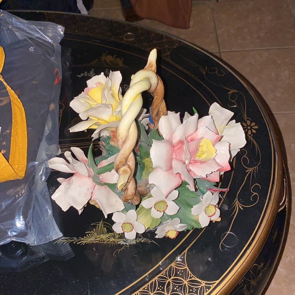 Vintage Capodimonte Porcelain Flower Basket minor chips please see pictures - Picture 7 of 7